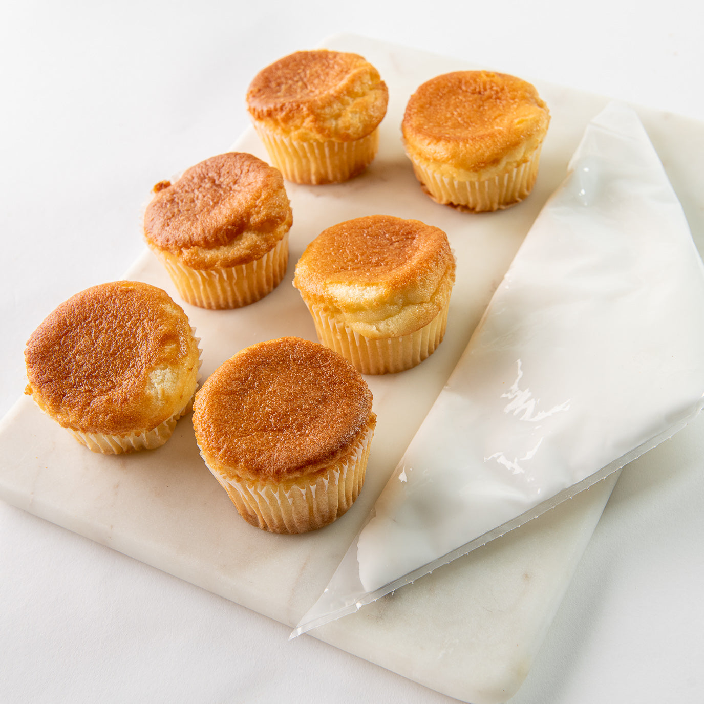 6 pk. Cupcakes w/ Frosting on Side